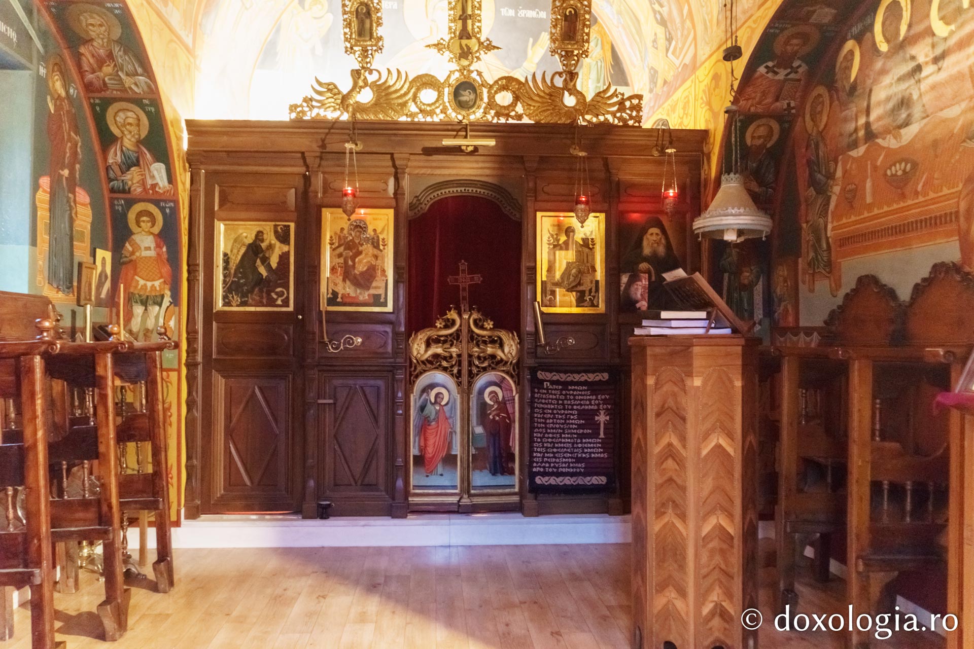 (Foto) Pași de pelerin la Chilia „Sfinții Doctori fără de arginți Cosma și Damian” – Vatoped, Athos (Foto) Pași de pelerin la Chilia „Sfinții Doctori fără de arginți Cosma și Damian” – Vatoped, Athos