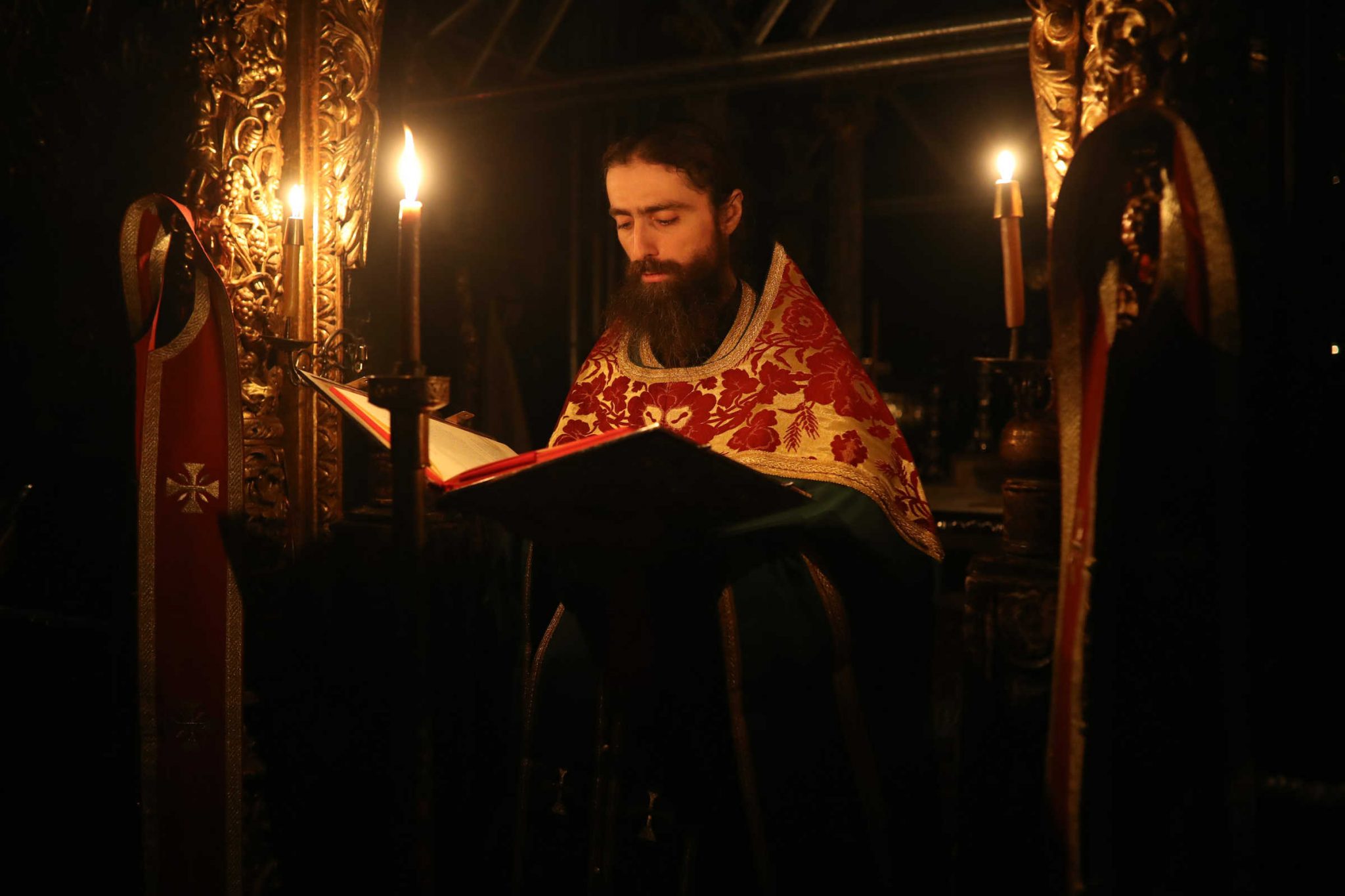 În imagini: Monahii din Sfântul Munte Athos, uniți în glas de rugăciune pentru încetarea pandemiei de coronavirus