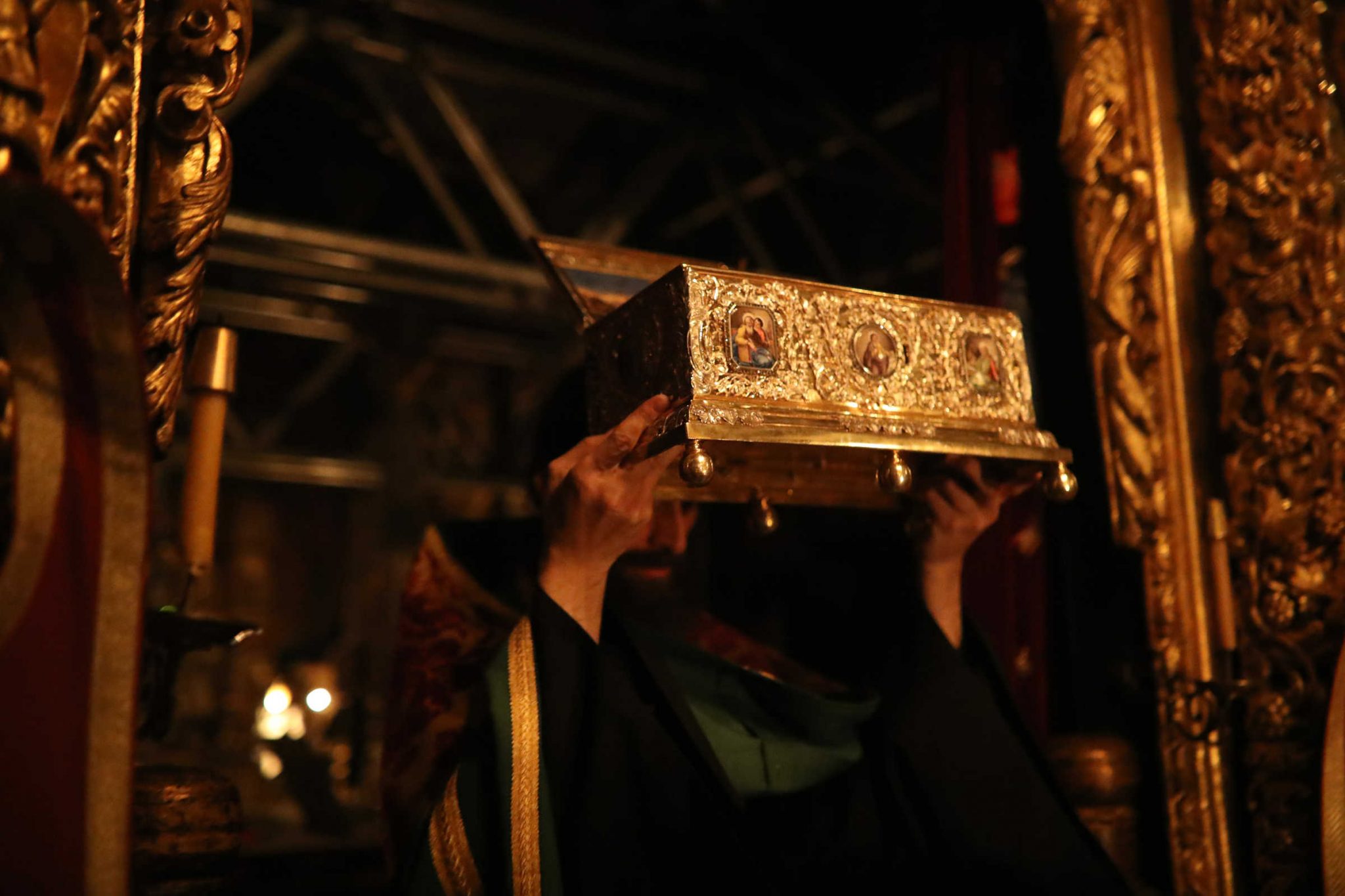 În imagini: Monahii din Sfântul Munte Athos, uniți în glas de rugăciune pentru încetarea pandemiei de coronavirus