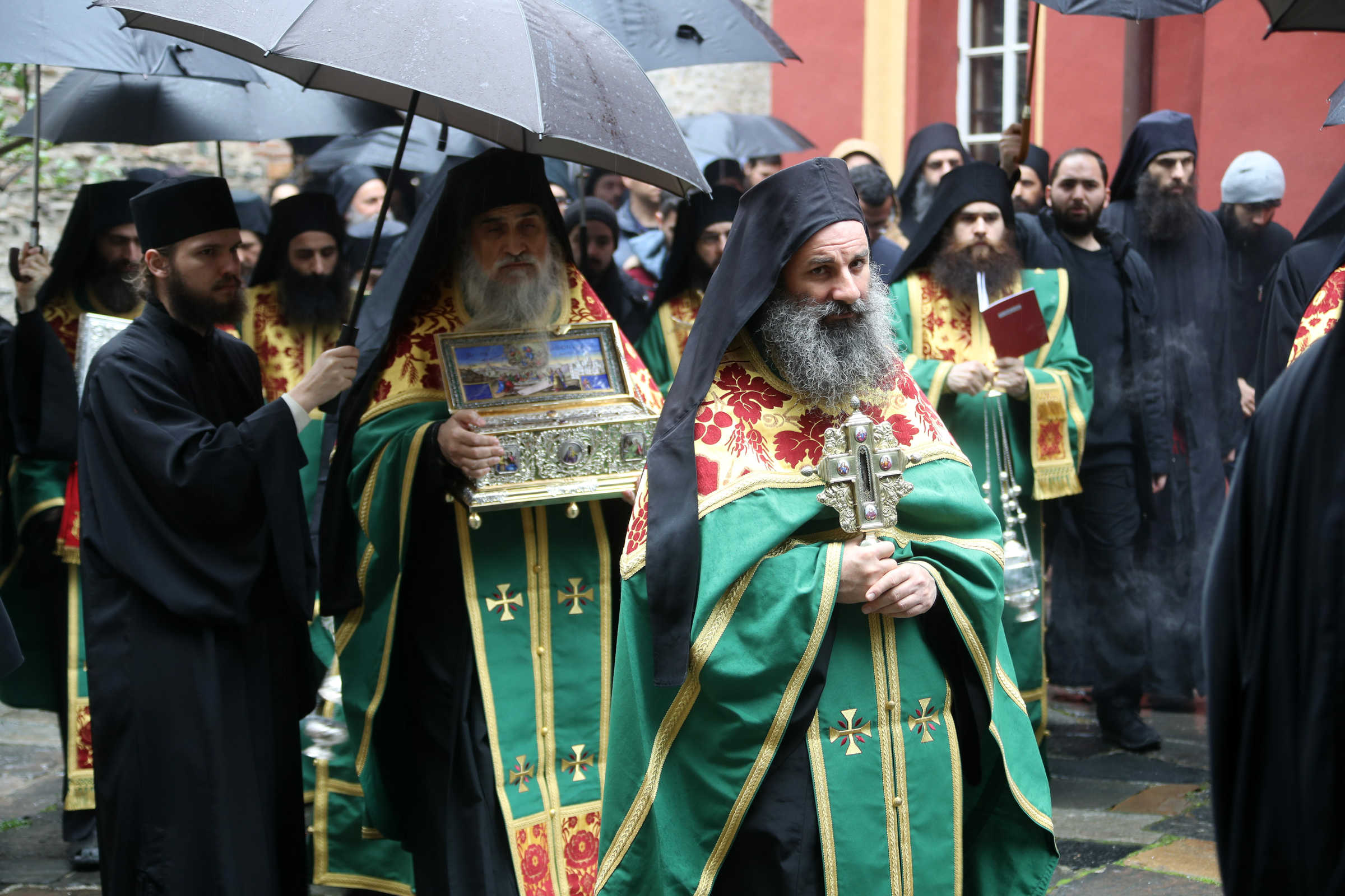 În imagini: Monahii din Sfântul Munte Athos, uniți în glas de rugăciune pentru încetarea pandemiei de coronavirus