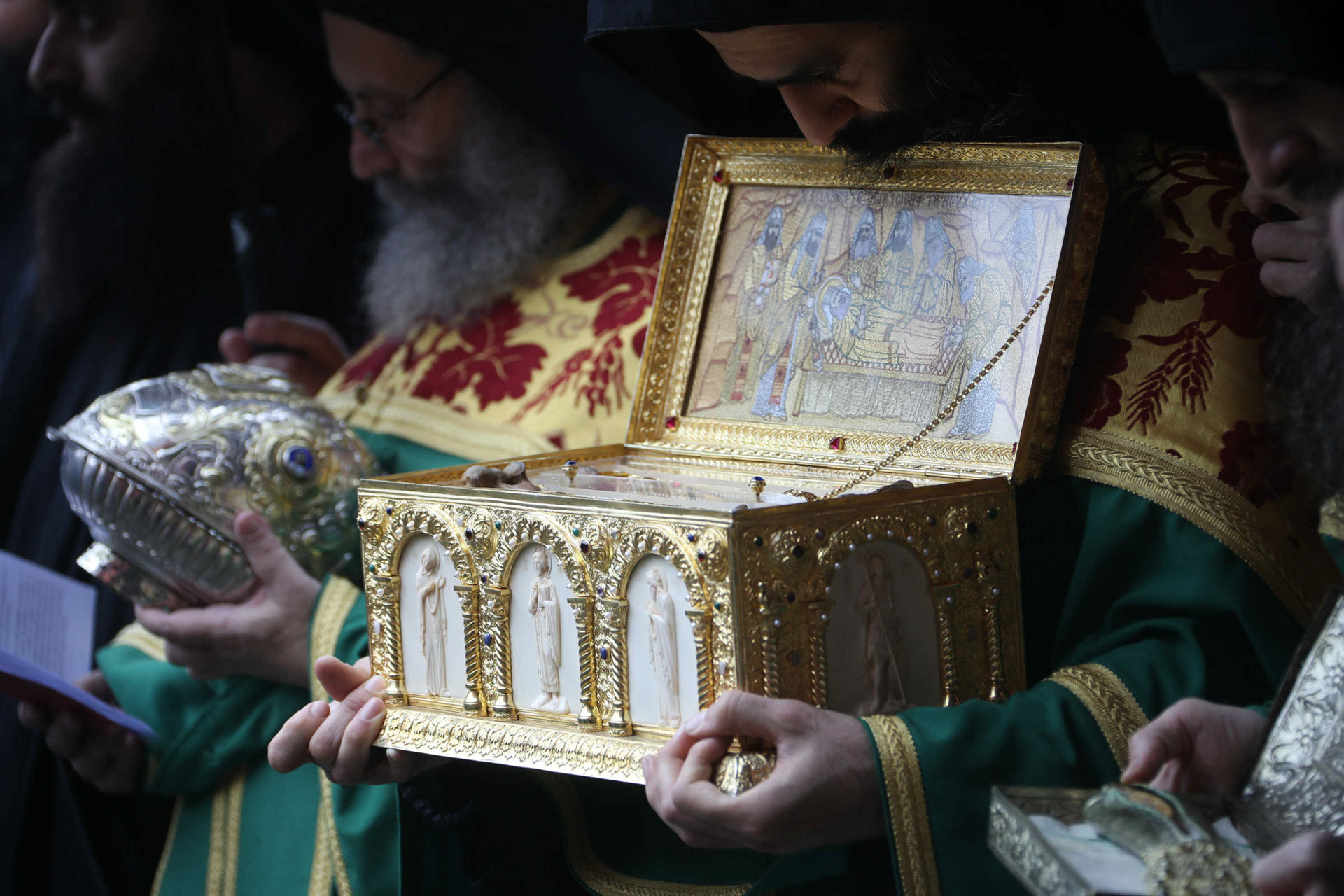 Racla cu moaștele Cuviosului Iosif Isihastul de la Mănăstirea Vatoped / Foto: asceticexperience.com Racla cu moaștele Cuviosului Iosif Isihastul de la Mănăstirea Vatoped