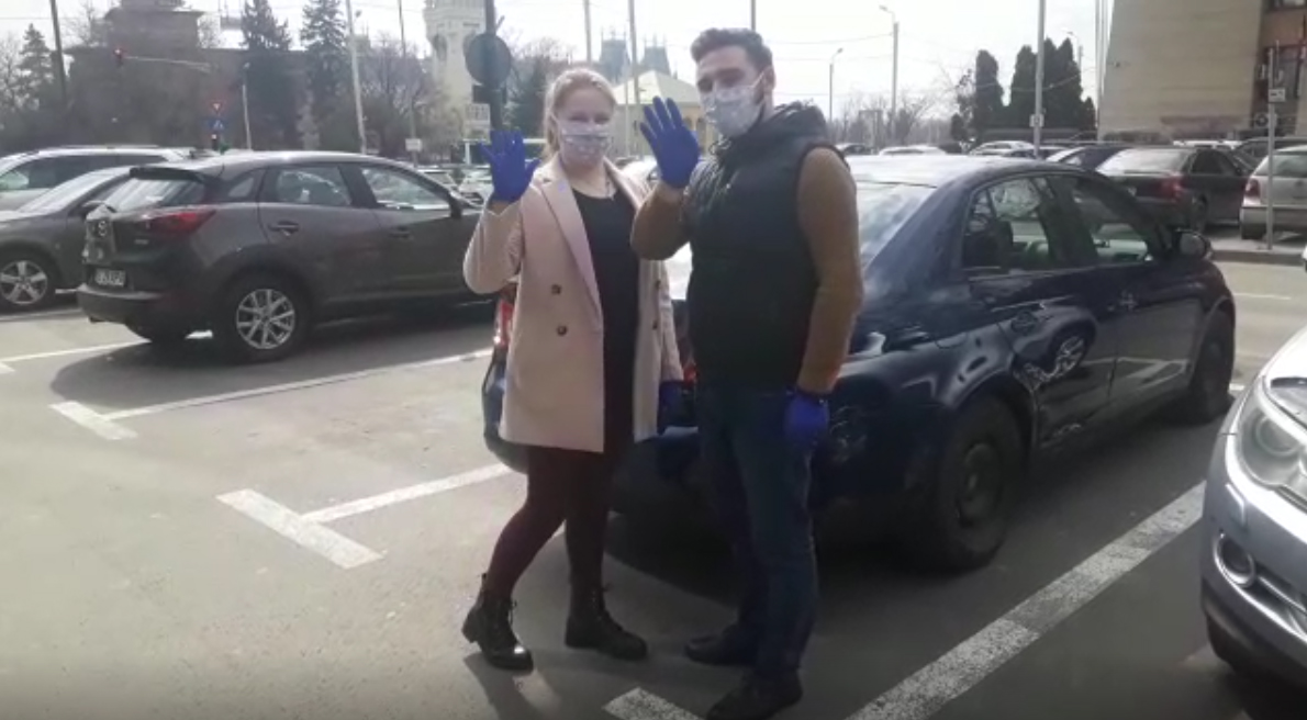 (Video) Voluntarii de la Colegiul „Sfântul Nicolae” din Iași, în sprijinul celor aflați în autoizolare