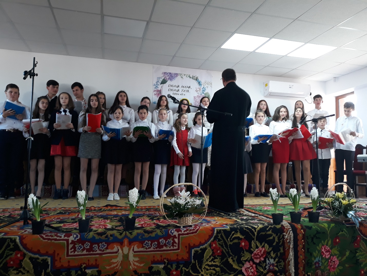 Concertul „Dragă mamă, dragă tată”, în Parohia Cozmești