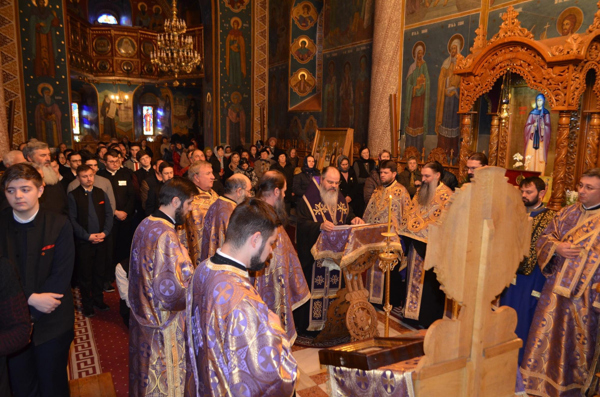 Slujbe arhiereşti la Catedrala Episcopală din Huşi