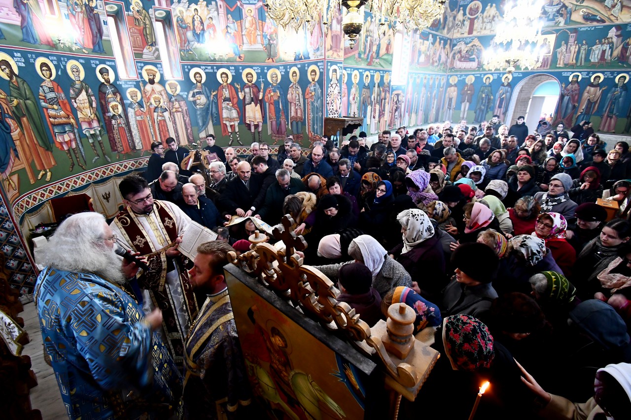 Liturghie arhierească la Mănăstirea Piatra Sfântă din Iaşi