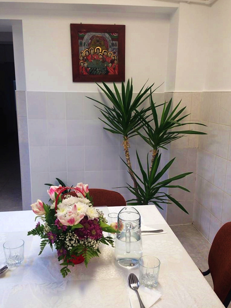 Omul sfințește locul: o nouă sală de mese pentru bunicii de la Văratec