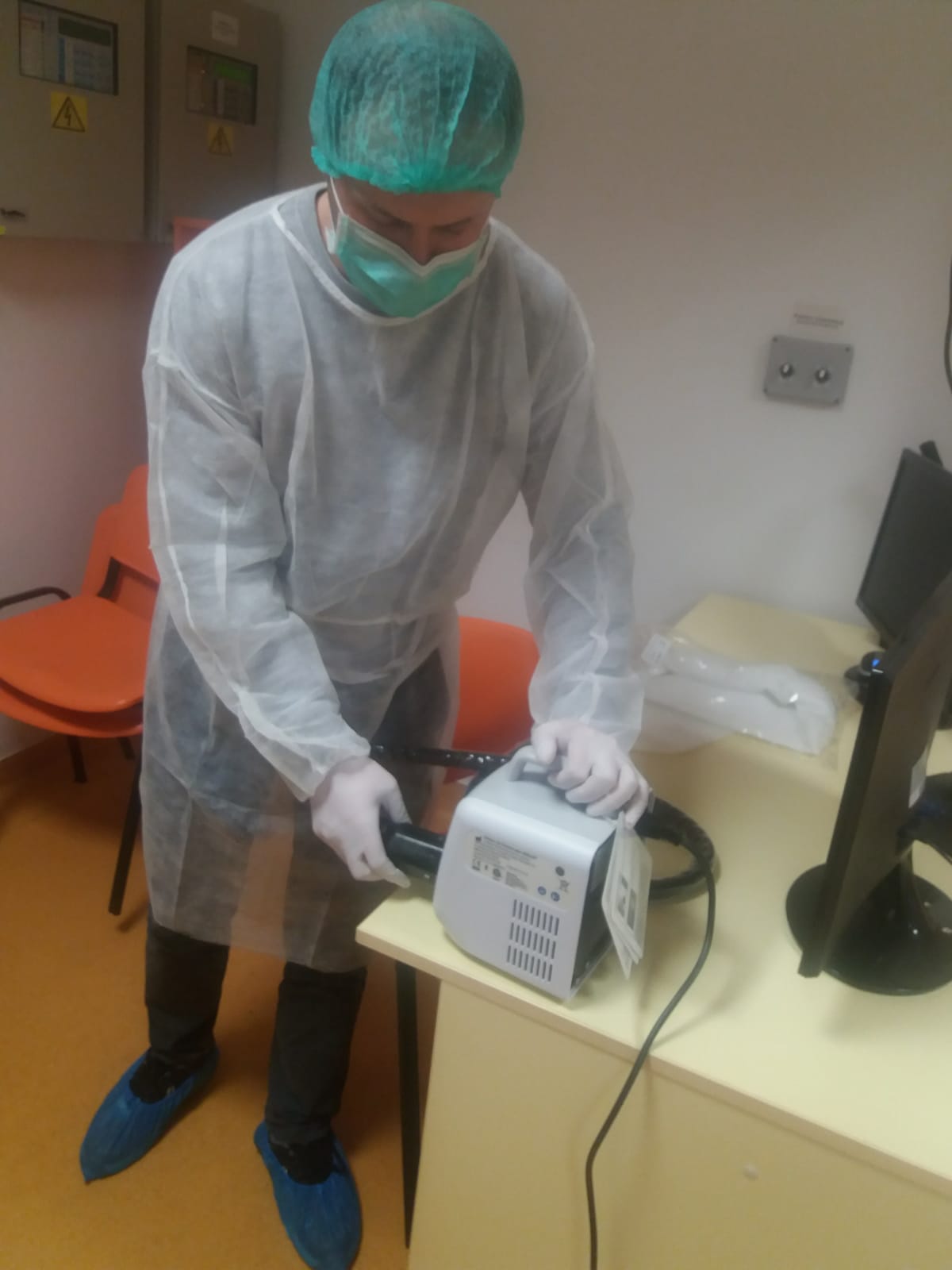 Lampă fototerapeutică pentru bebelușii din Piatra Neamț