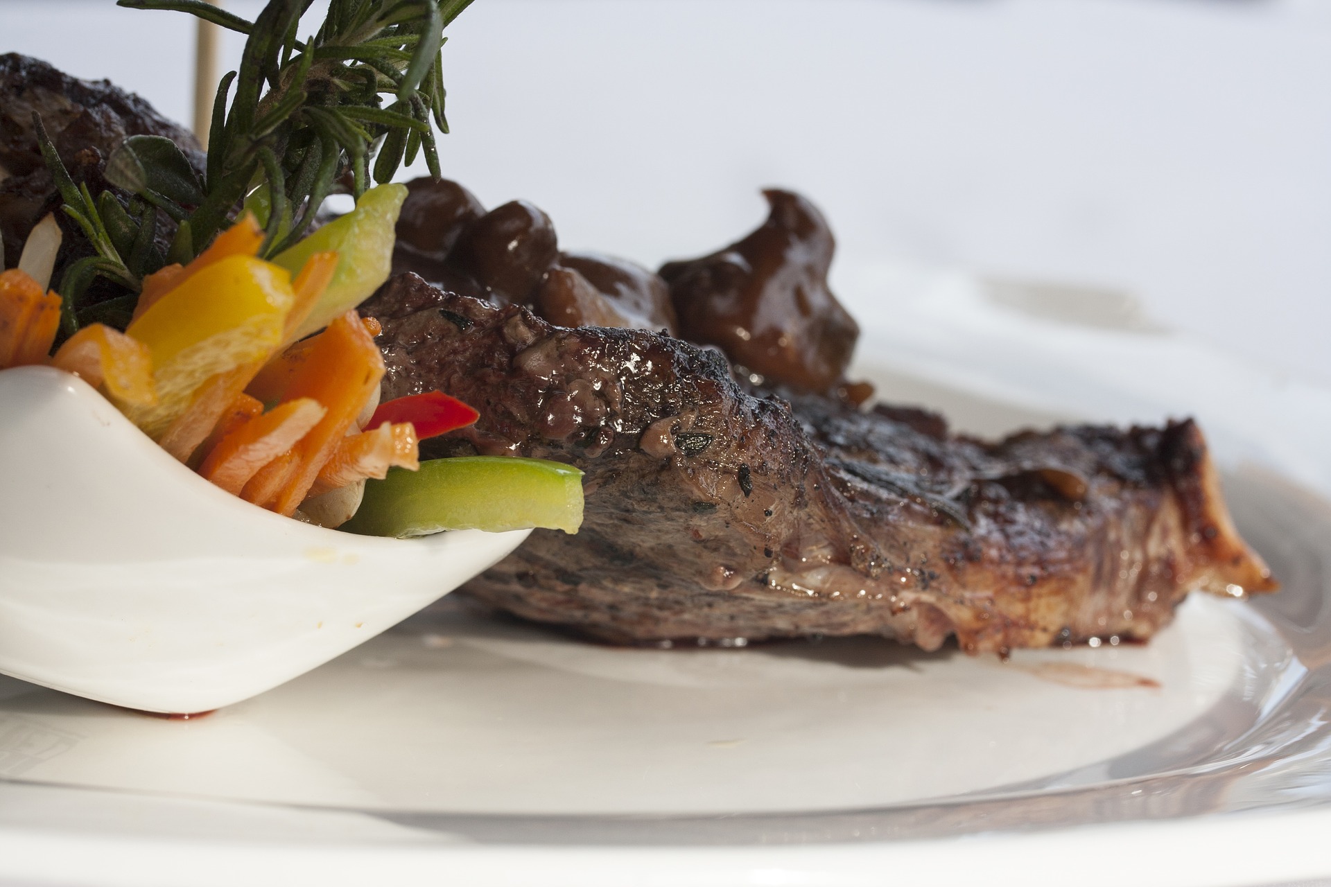 Friptură de porc cu legume Friptură de porc cu legume