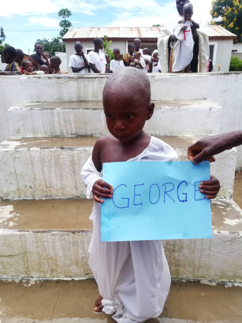 34 de persoane au primit Taina Sfântului Botez în Kidamali, Tanzania