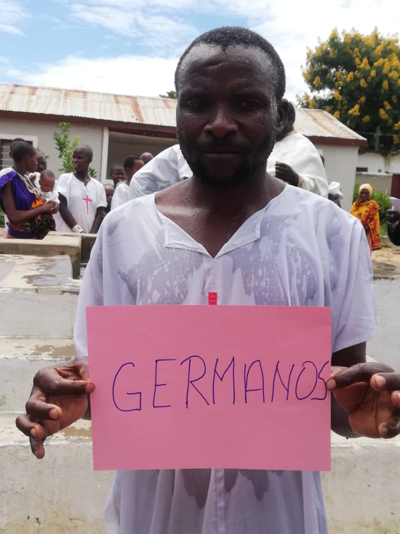 34 de persoane au primit Taina Sfântului Botez în Kidamali, Tanzania