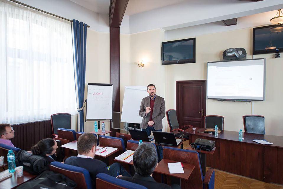 Lect. univ. dr. Horea Mihai Bădău: „În această perioadă, înghițim mâncarea informațională pe nemestecate”