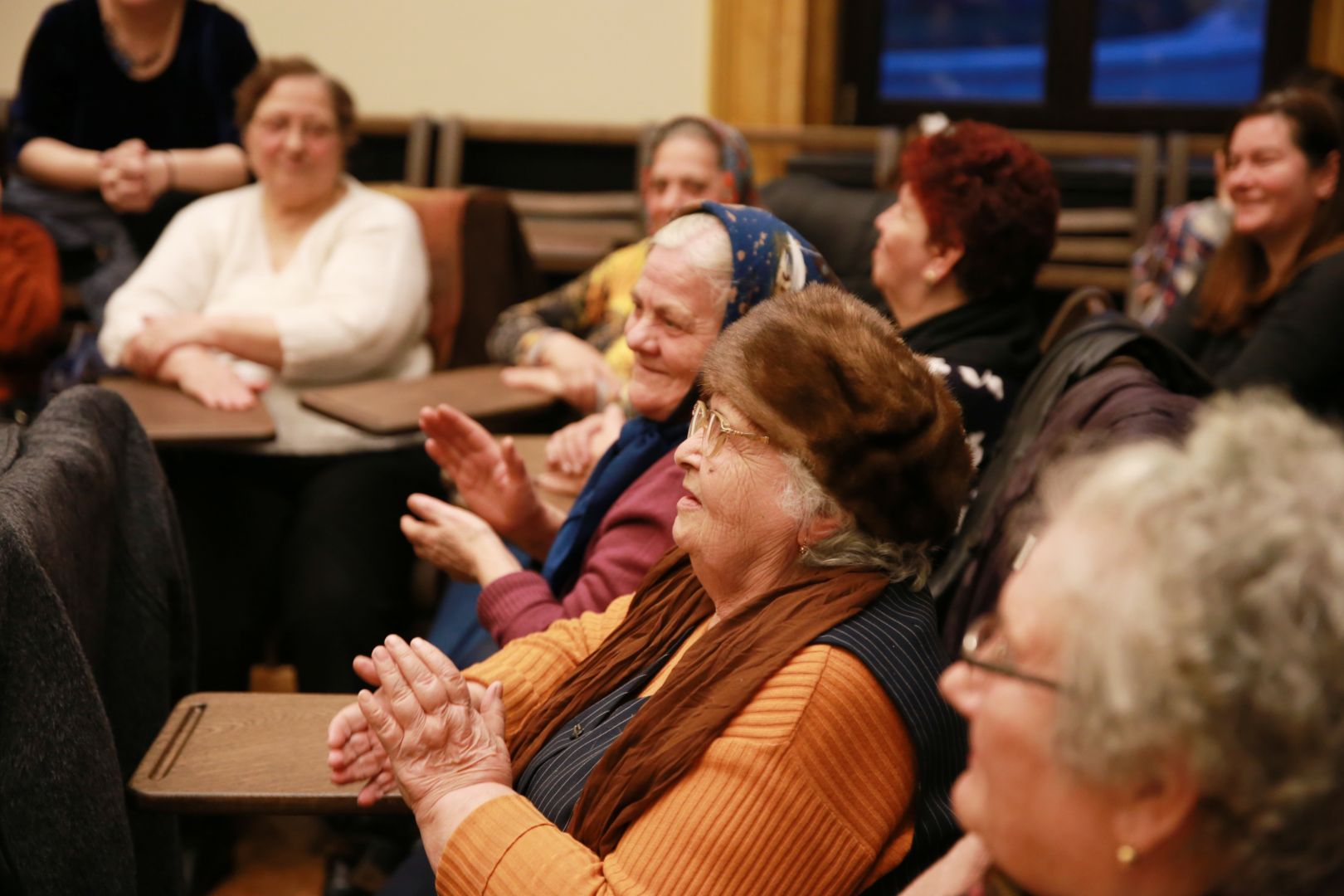 „Mângâiere pentru bunicuțe prin cânt duios”