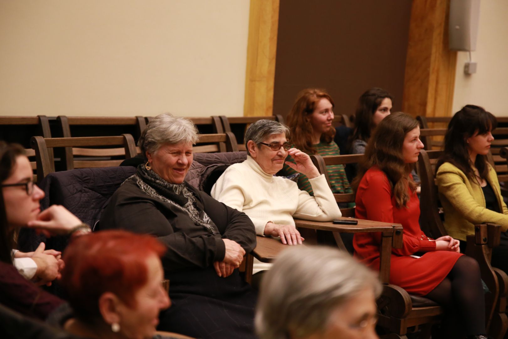 „Mângâiere pentru bunicuțe prin cânt duios”