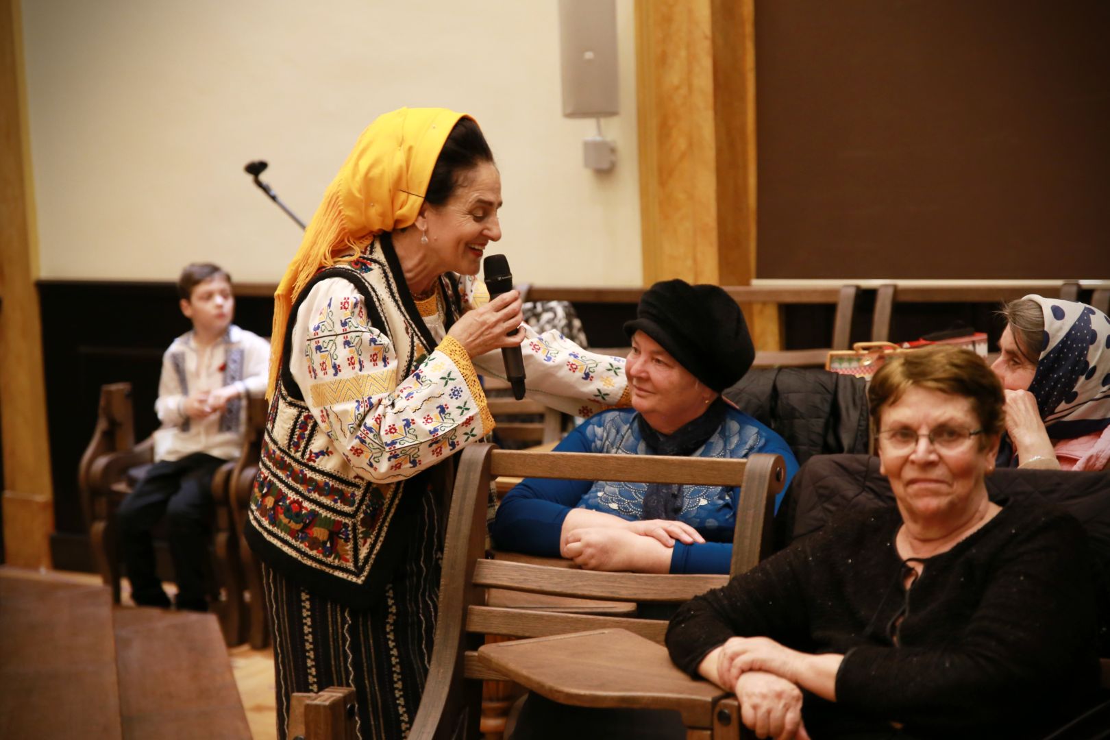 „Mângâiere pentru bunicuțe prin cânt duios”