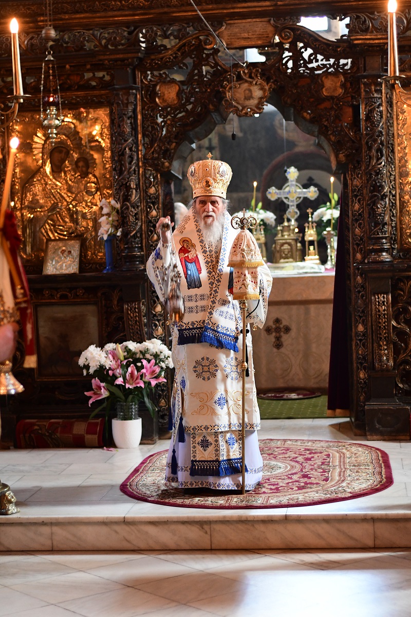 Două Sfinte Liturghii în aceeași incintă, la Mănăstirea „Sfântul Ioan cel Nou de la Suceava”