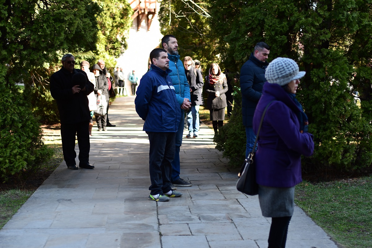 Două Sfinte Liturghii în aceeași incintă, la Mănăstirea „Sfântul Ioan cel Nou de la Suceava”