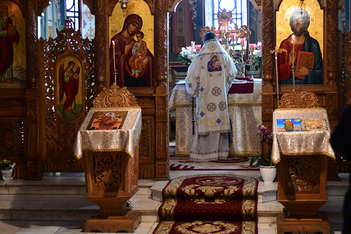 Două Sfinte Liturghii în aceeași incintă, la Mănăstirea „Sfântul Ioan cel Nou de la Suceava”