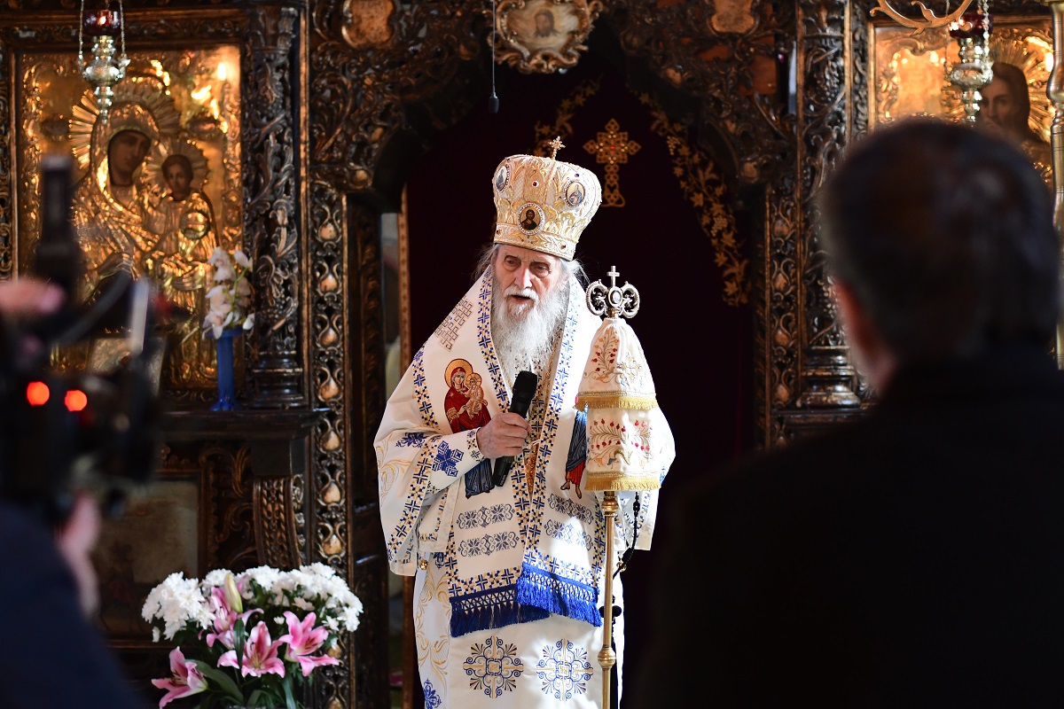 Două Sfinte Liturghii în aceeași incintă, la Mănăstirea „Sfântul Ioan cel Nou de la Suceava”