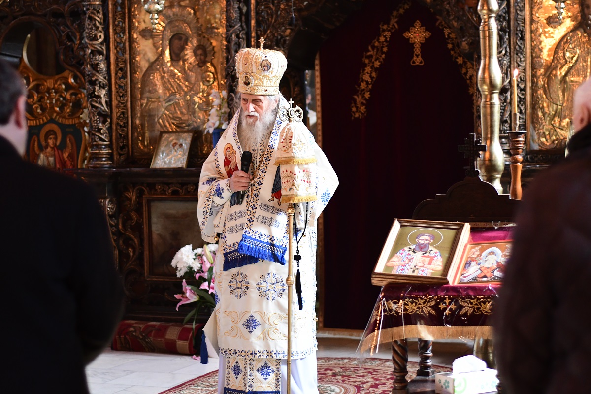 Două Sfinte Liturghii în aceeași incintă, la Mănăstirea „Sfântul Ioan cel Nou de la Suceava”