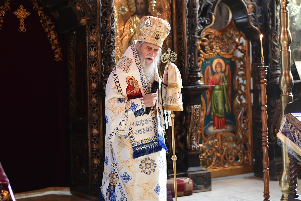 Două Sfinte Liturghii în aceeași incintă, la Mănăstirea „Sfântul Ioan cel Nou de la Suceava”