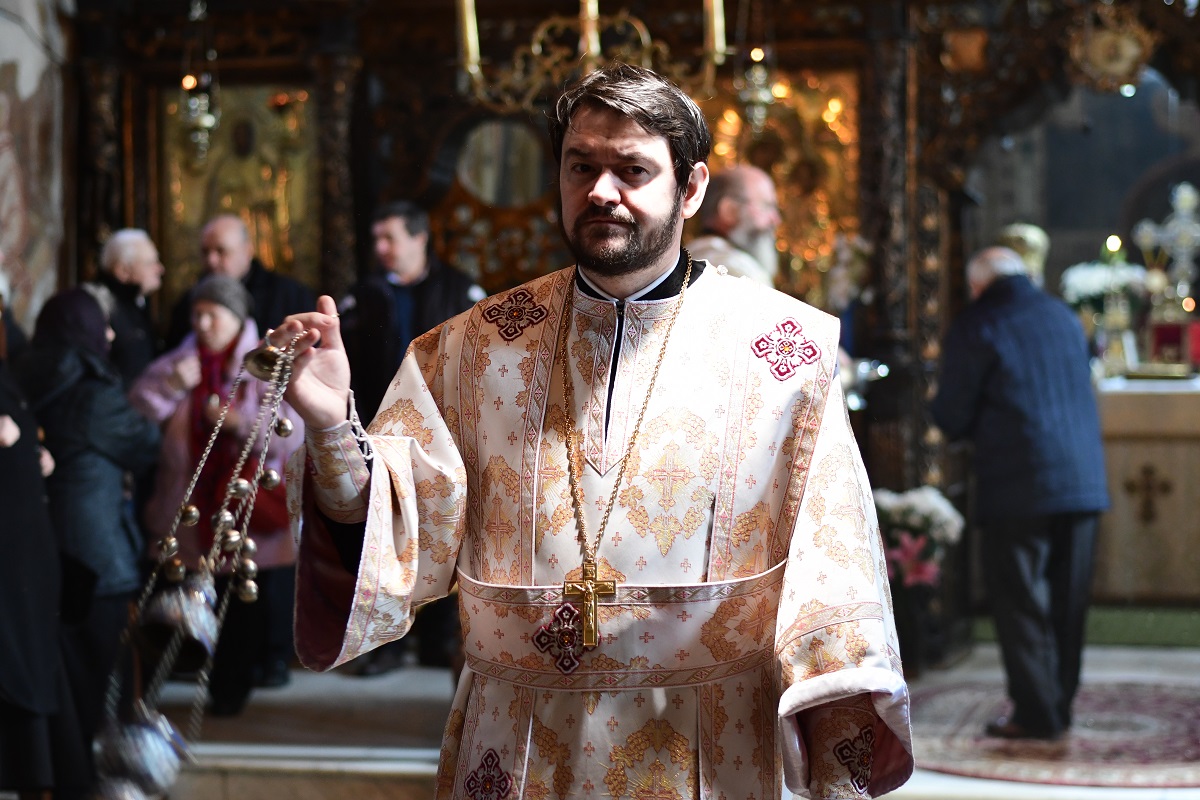 Două Sfinte Liturghii în aceeași incintă, la Mănăstirea „Sfântul Ioan cel Nou de la Suceava”