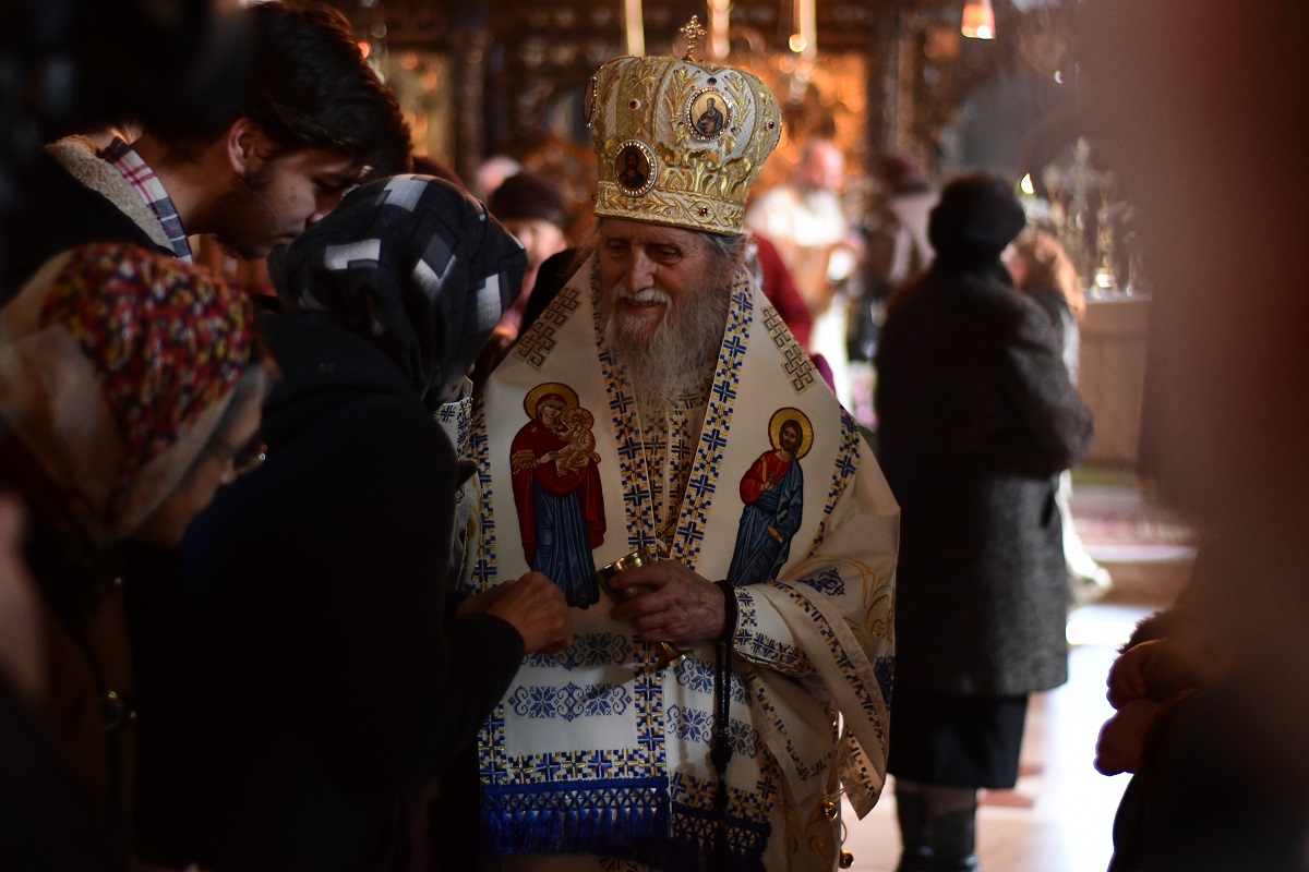 Două Sfinte Liturghii în aceeași incintă, la Mănăstirea „Sfântul Ioan cel Nou de la Suceava”