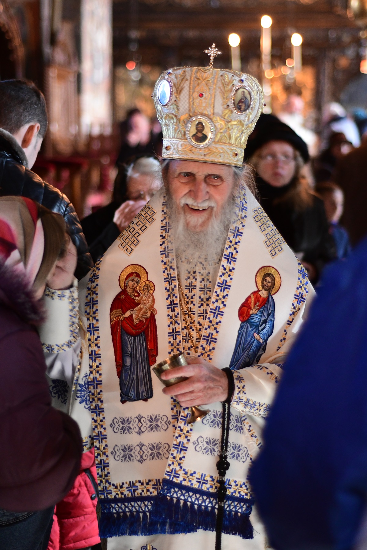 Două Sfinte Liturghii în aceeași incintă, la Mănăstirea „Sfântul Ioan cel Nou de la Suceava”
