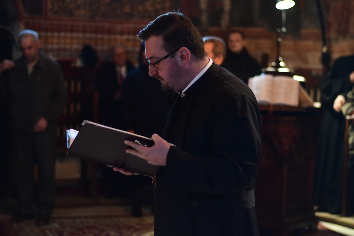 Două Sfinte Liturghii în aceeași incintă, la Mănăstirea „Sfântul Ioan cel Nou de la Suceava”