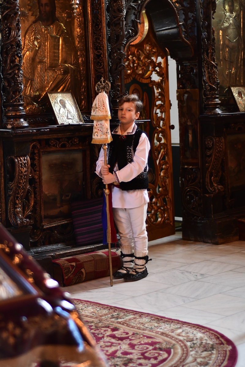 Două Sfinte Liturghii în aceeași incintă, la Mănăstirea „Sfântul Ioan cel Nou de la Suceava”