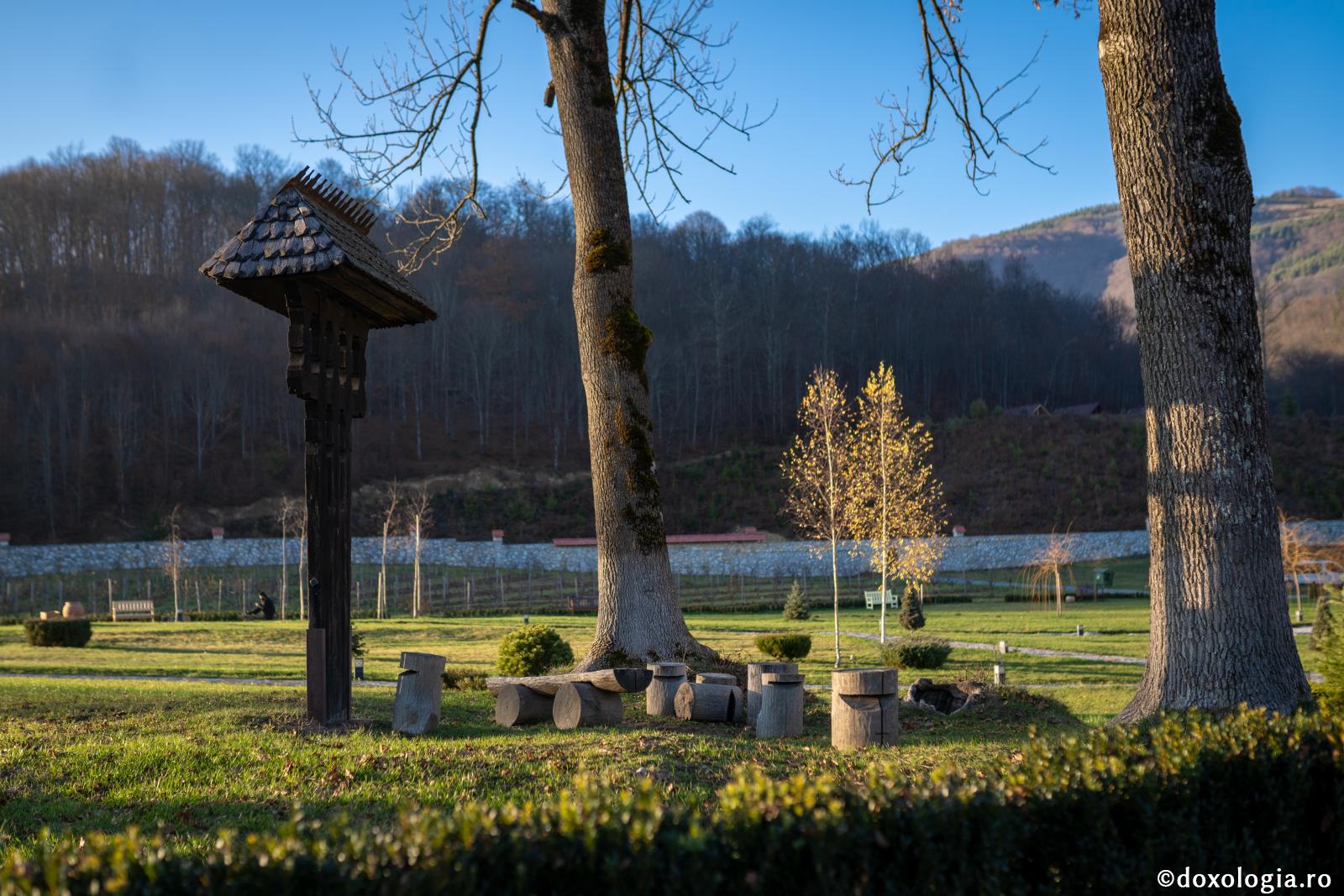 (Audio) „Nu vrem să ne unim cu Dumnezeu din cauza comodității noastre” – Arhim. Valerian Radu