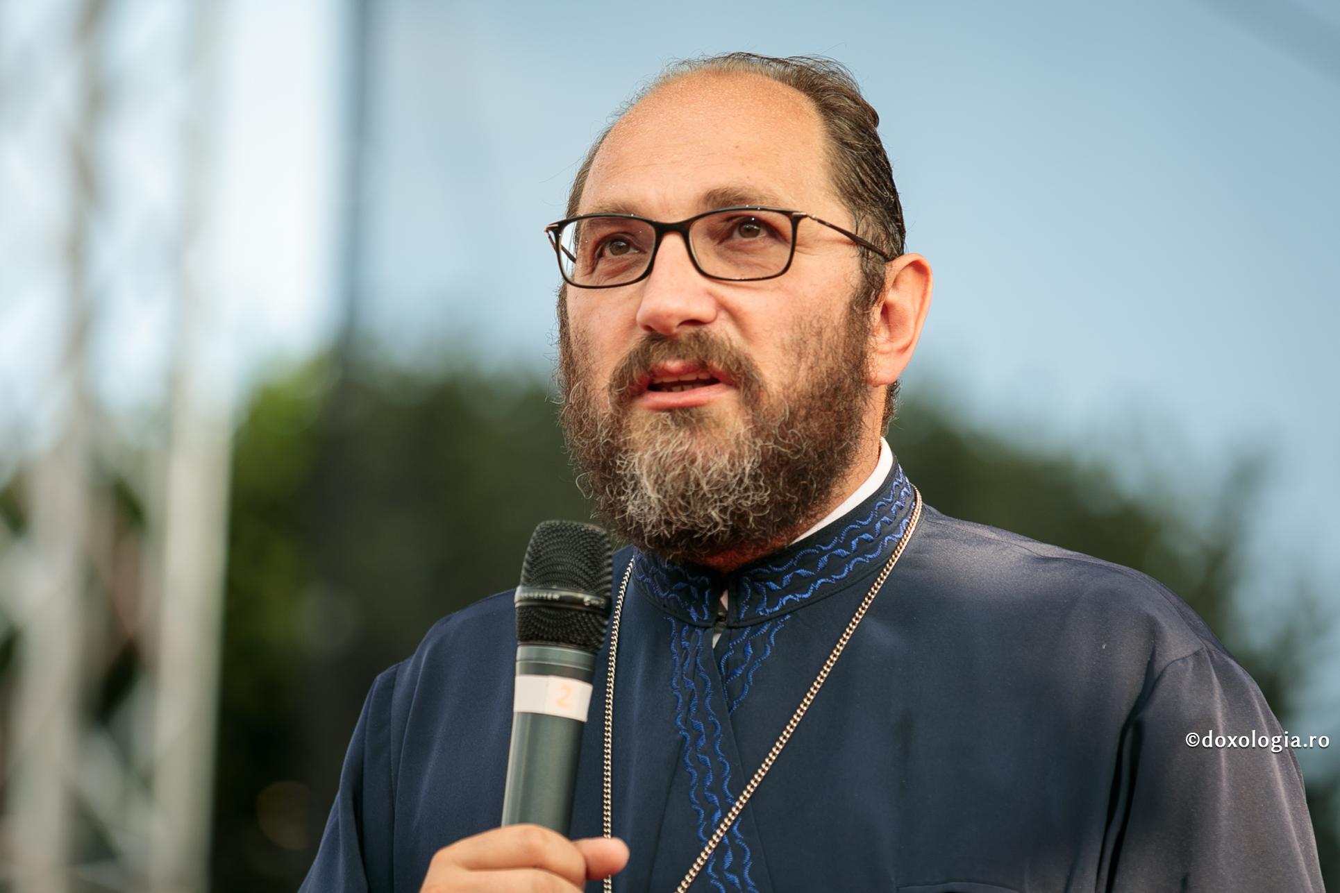 Omul, omului minune este