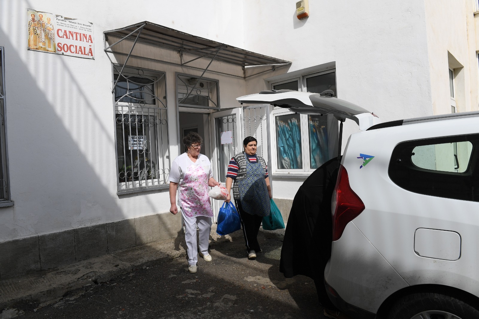 Porții de mâncare pentru personalul secției de Boli Infecțioase din Piatra Neamț Porții de mâncare pentru personalul secției de Boli Infecțioase din Piatra Neamț