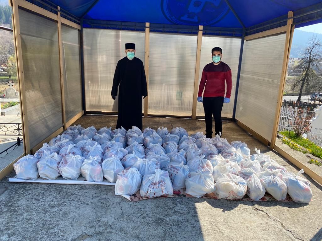 Parohiile din Protopopiatul Piatra Neamț, alături de familiile izolate, defavorizate și de medicii nemțeni Parohiile din Protopopiatul Piatra Neamț, alături de familiile izolate, defavorizate și de medicii nemțeni