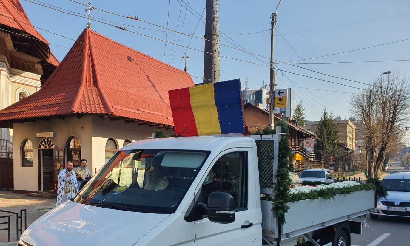 Acum, când noi nu mai putem merge la sfinți, vin sfinții la noi!