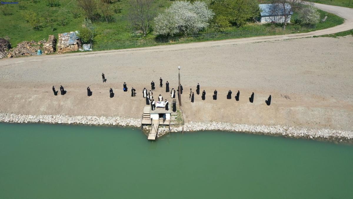 Binecuvântare arhierească la Roman de Izvorul Tămăduirii