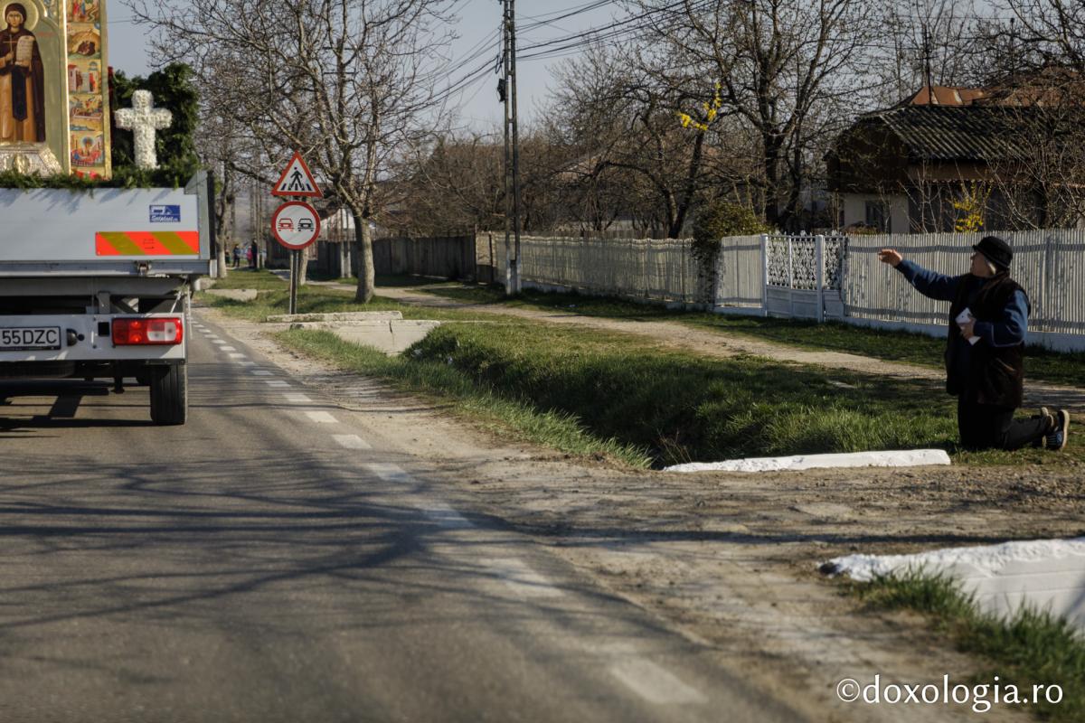 Foto: Constantin Comici Mărturii din timpul procesiunii cu moaștele Sfintei Parascheva – aprilie 2020