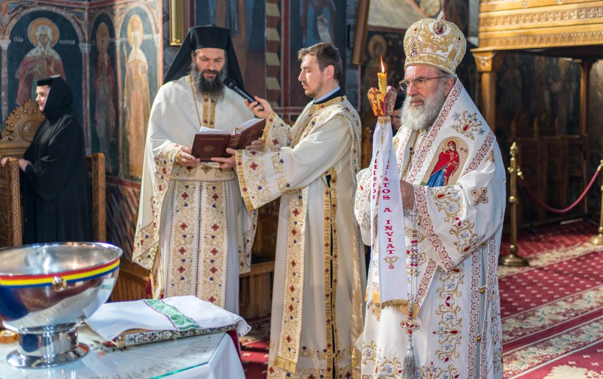 Binecuvântare arhierească la Roman de Izvorul Tămăduirii
