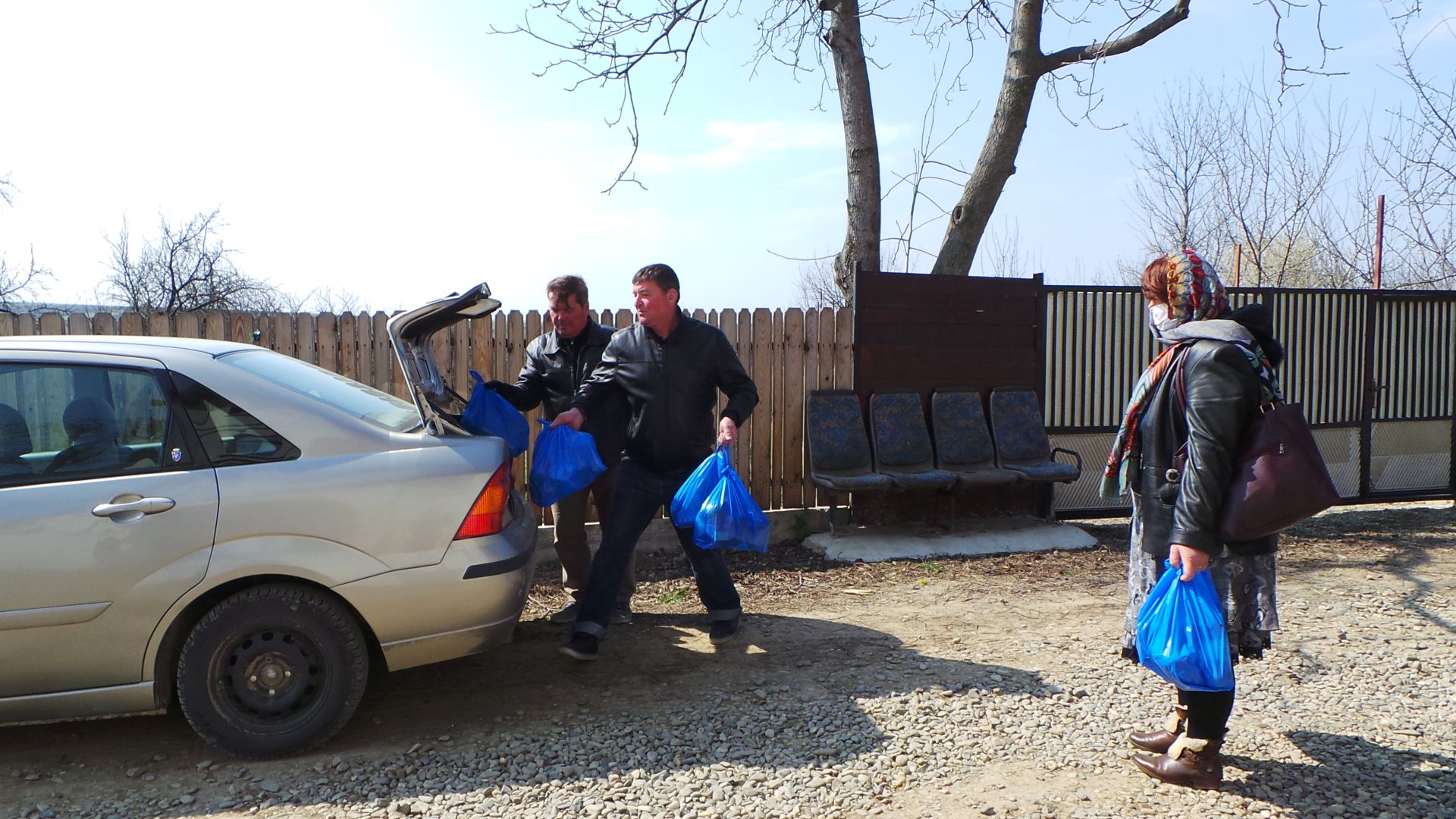 Parohiile din Arhiepiscopia Iașilor sprijină persoanele afectate de epidemie