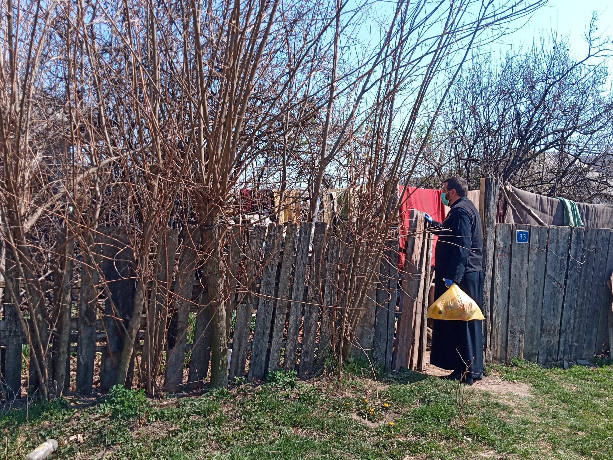 Parohiile din Protopopiatul Piatra Neamț, alături de familiile izolate, defavorizate și de medicii nemțeni Parohiile din Protopopiatul Piatra Neamț, alături de familiile izolate, defavorizate și de medicii nemțeni