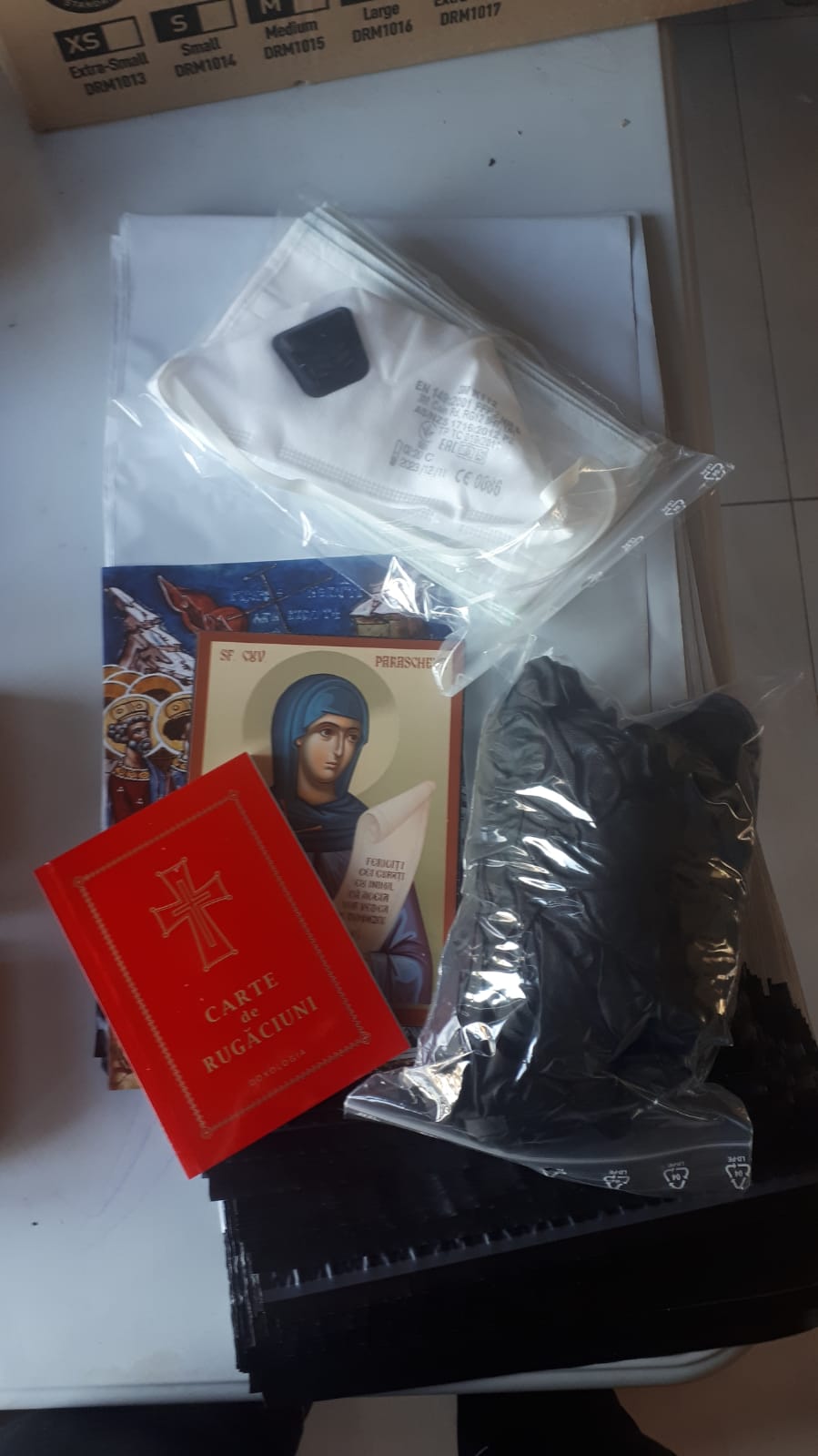 300 de pachete cu materiale de protecție împotriva COVID-19 pentru medicii de familie din Arhiepiscopia Iașilor