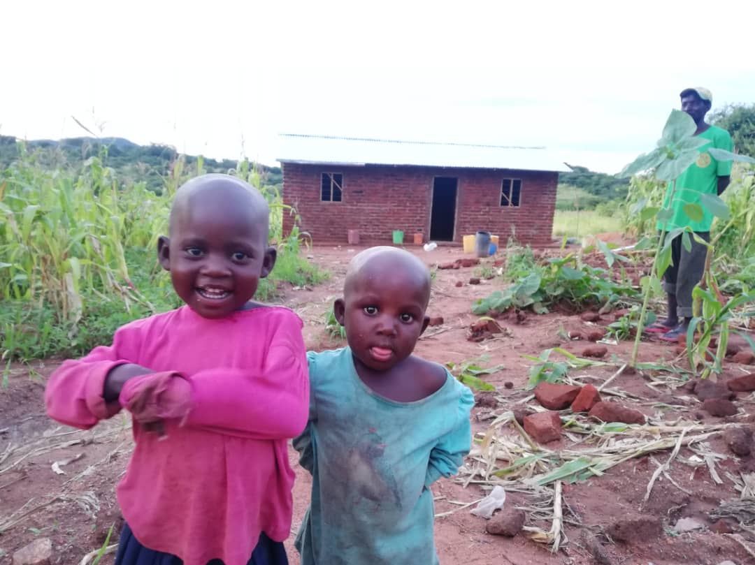 De la dormitul pe pământul gol la somnul într-o casă nouă, cu pat și saltea