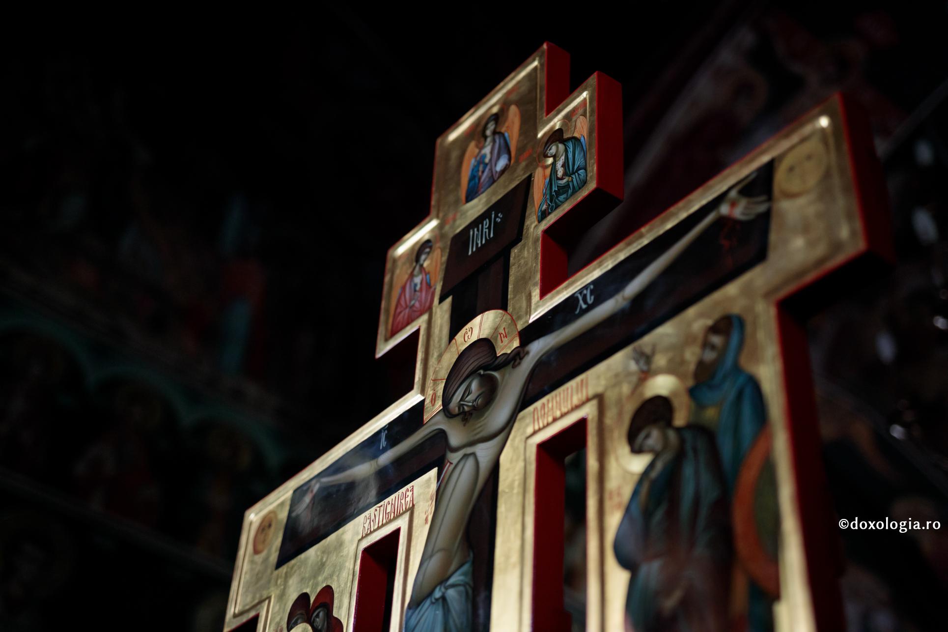 Foto: Oana Nechifor (Video) Hristos a murit pe Cruce, nu de cruce!