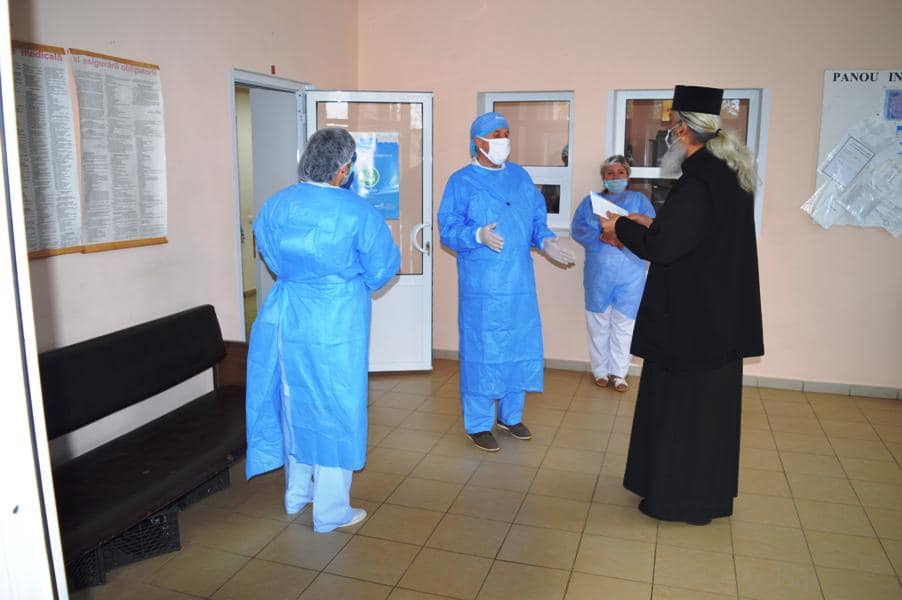Episcopia de Bălți a donat fructe și alți 20.000 de lei moldovenești pentru două spitale basarabene