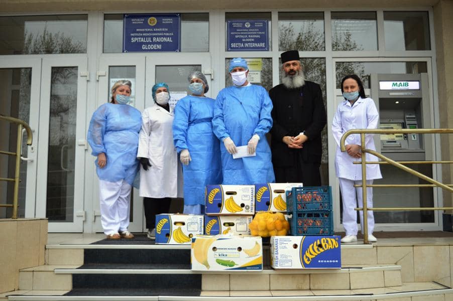 Episcopia de Bălți a donat fructe și alți 20.000 de lei moldovenești pentru două spitale basarabene