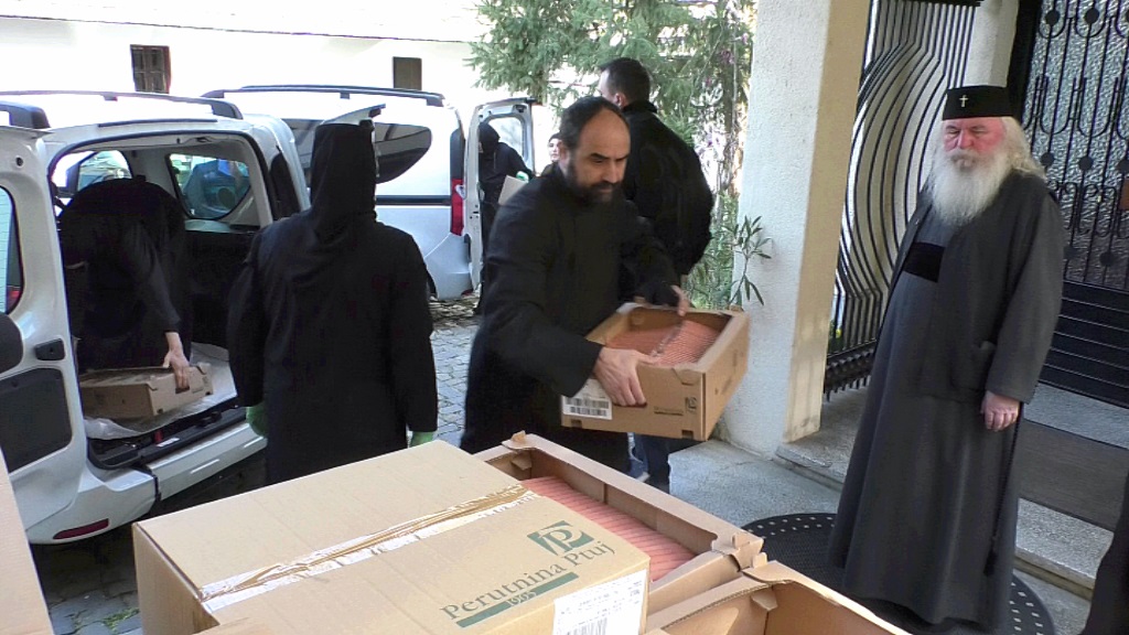 Mitropolia Banatului continuă să ajute pe cei aflați în dificultate Mitropolia Banatului continuă să ajute pe cei aflați în dificultate