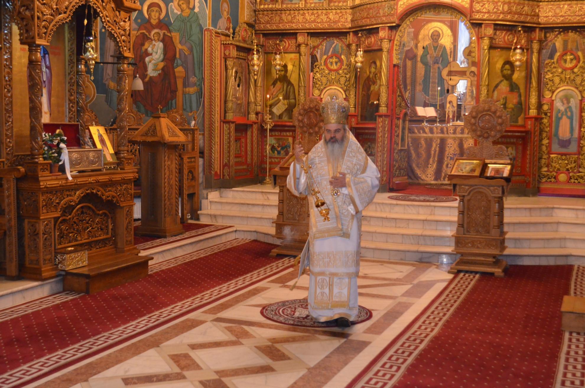 Liturghie arhierească la Catedrala Episcoplă din Huşi