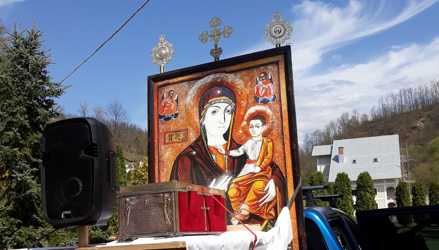 Protopopiatul Brad se implică în stoparea pandemiei: Procesiune și donație de echipamente medicale