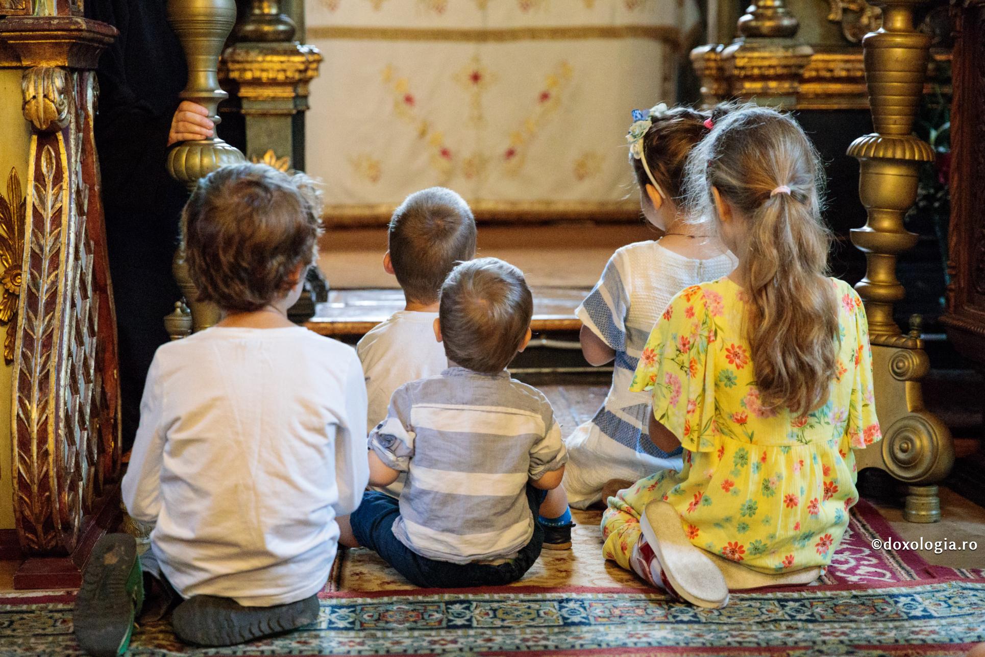 Foto: Oana Nechifor (Video) „Copiii sunt niște martori foarte serioși ai Floriilor” – Părintele Constantin Necula