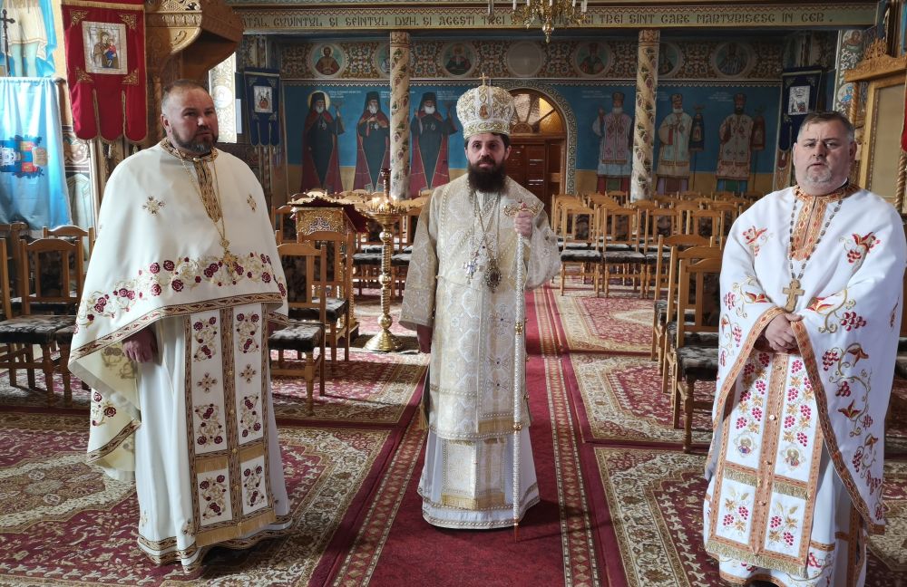 Foto: mitropolia-clujului.ro PS Benedict Bistriţeanul: Nu este uşor să slujeşti aproape de unul singur şi să vezi biserica goală