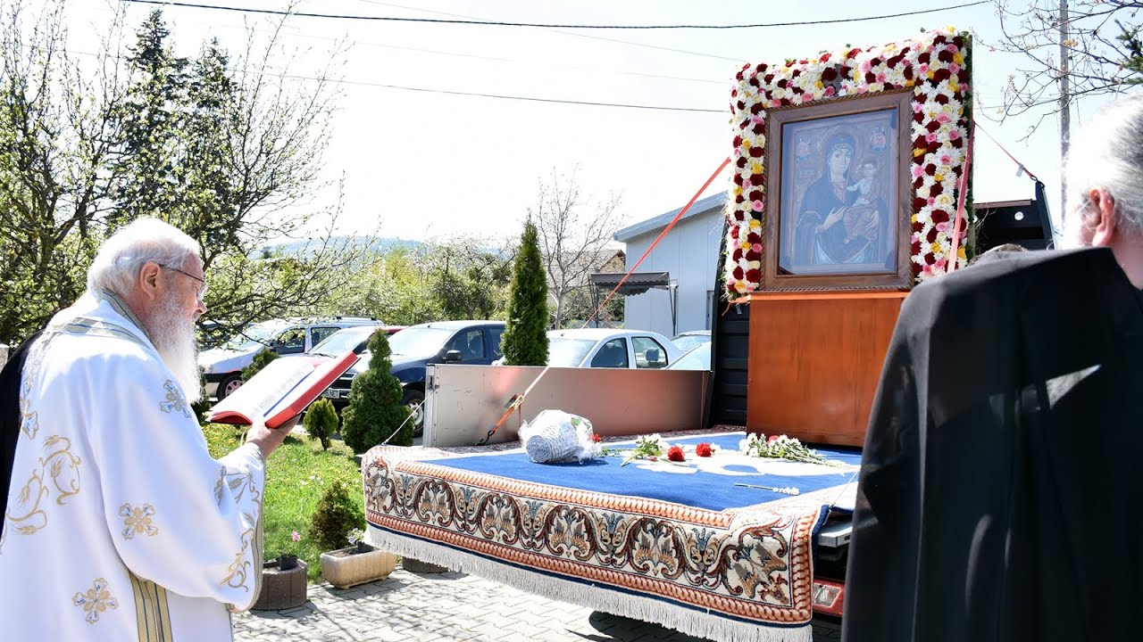 Procesiune cu icoana de la Nicula. IPS Andrei: Maica Domnului a intervenit în momentele cele mai grele pentru poporul nostru Procesiune cu icoana de la Nicula. IPS Andrei: Maica Domnului a intervenit în momentele cele mai grele pentru poporul nostru